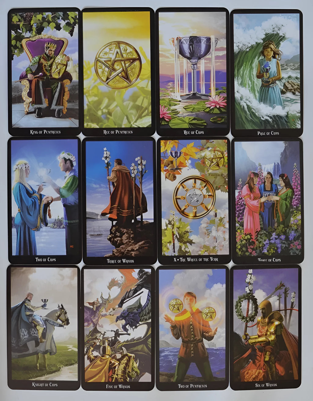 Tarot cards on a 49x49cm high-grade flannel tablecloth with a mysterious atmosphere and non-slip surface