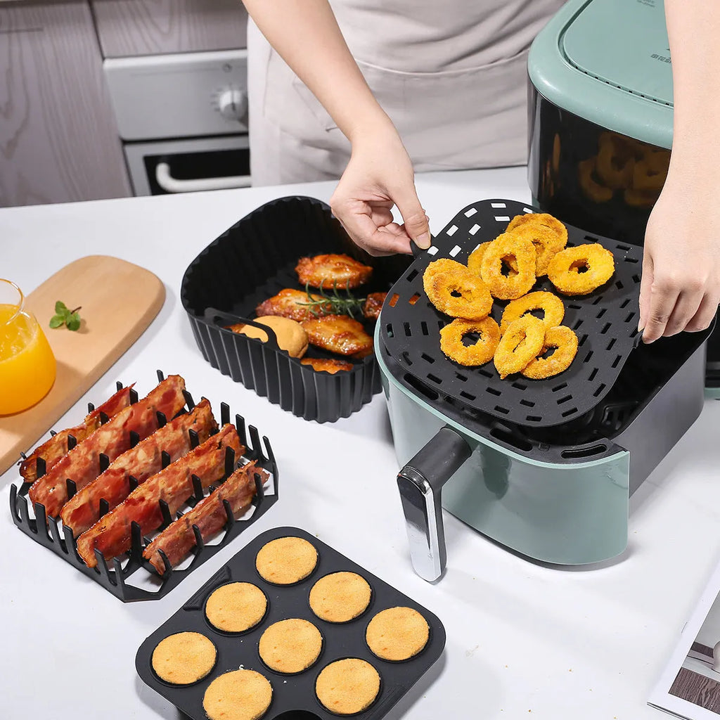 Black square silicone baking tray set for air fryer, four pieces, modern simple style