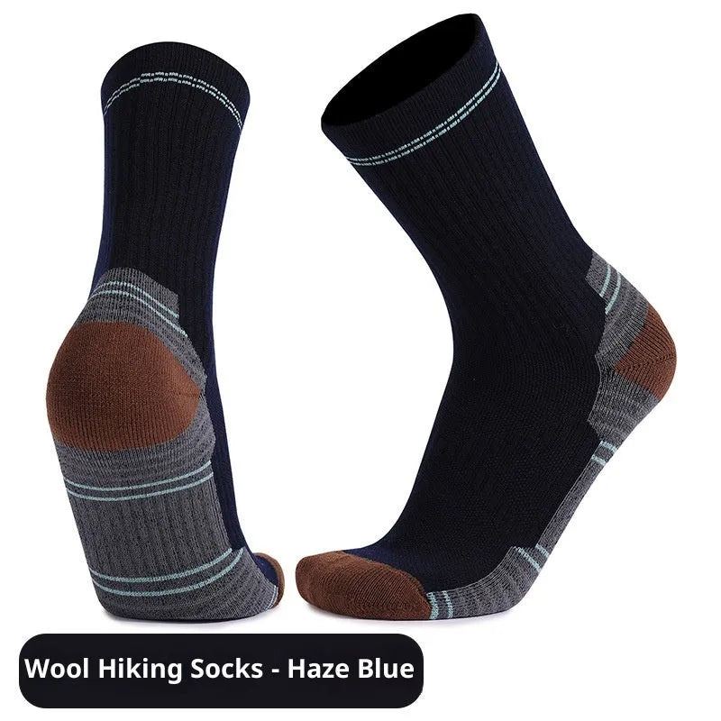 Men's thick wool ski socks in black with mid-calf length for winter sports