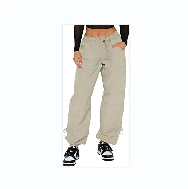 Loose-fit straight-leg cargo casual pants in multiple colours with cargo pockets.