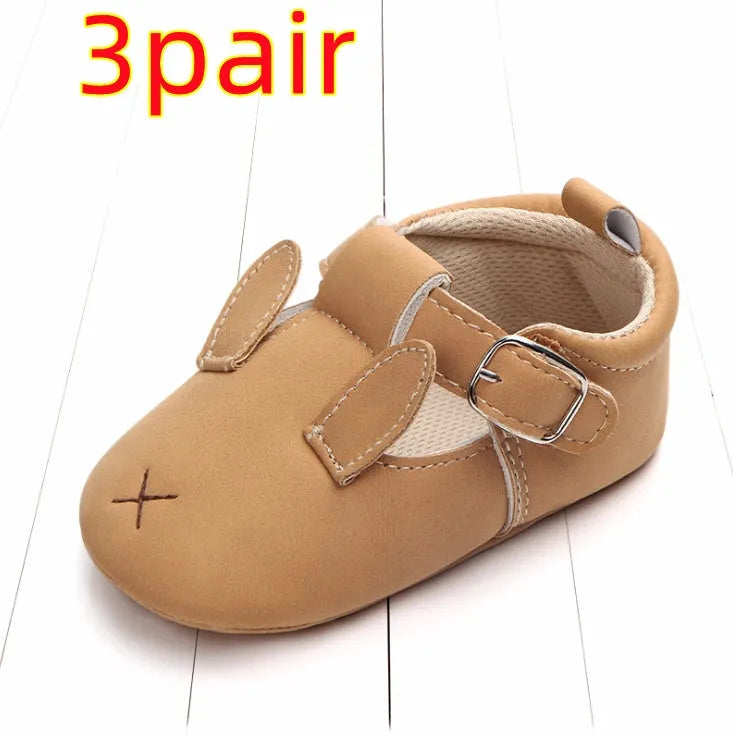 Spring autumn cartoon animal baby shoes in beige panda design with matte nubuck leather upper and soft non-slip sole.
