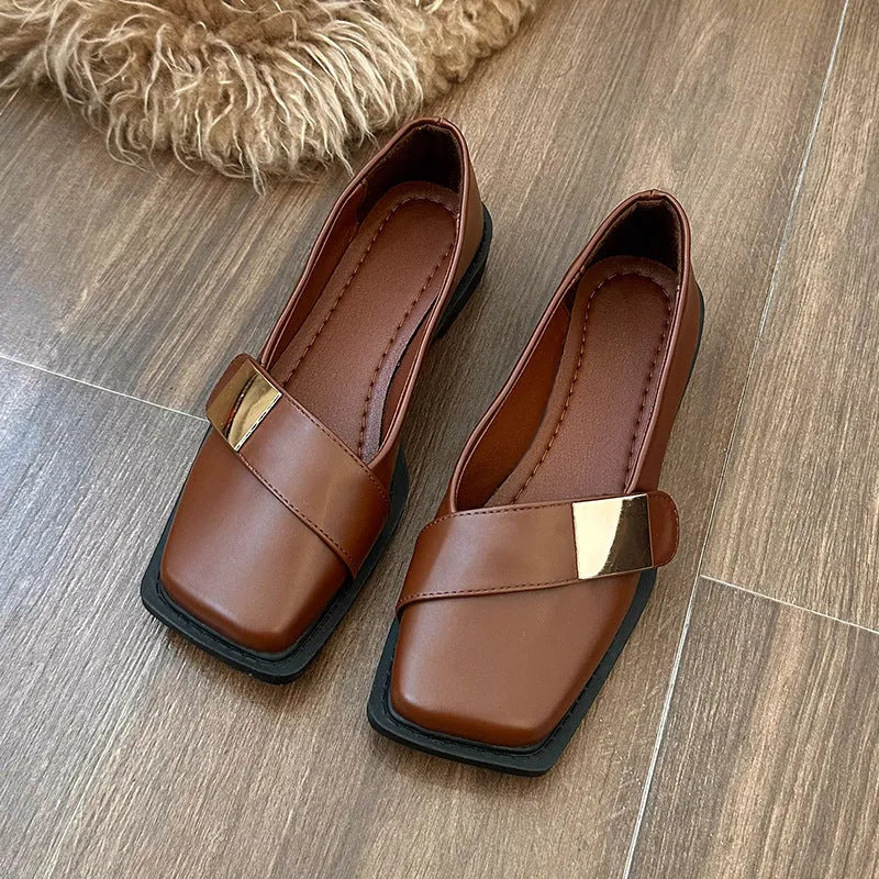 Women's square toe flat-heeled loafers with metal buckle in artificial leather