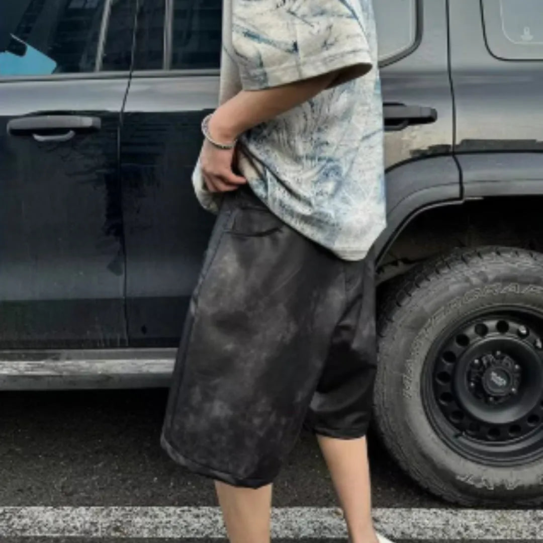 Men's loose fit tie dye print t-shirt in Korean style with round neck and short sleeves.