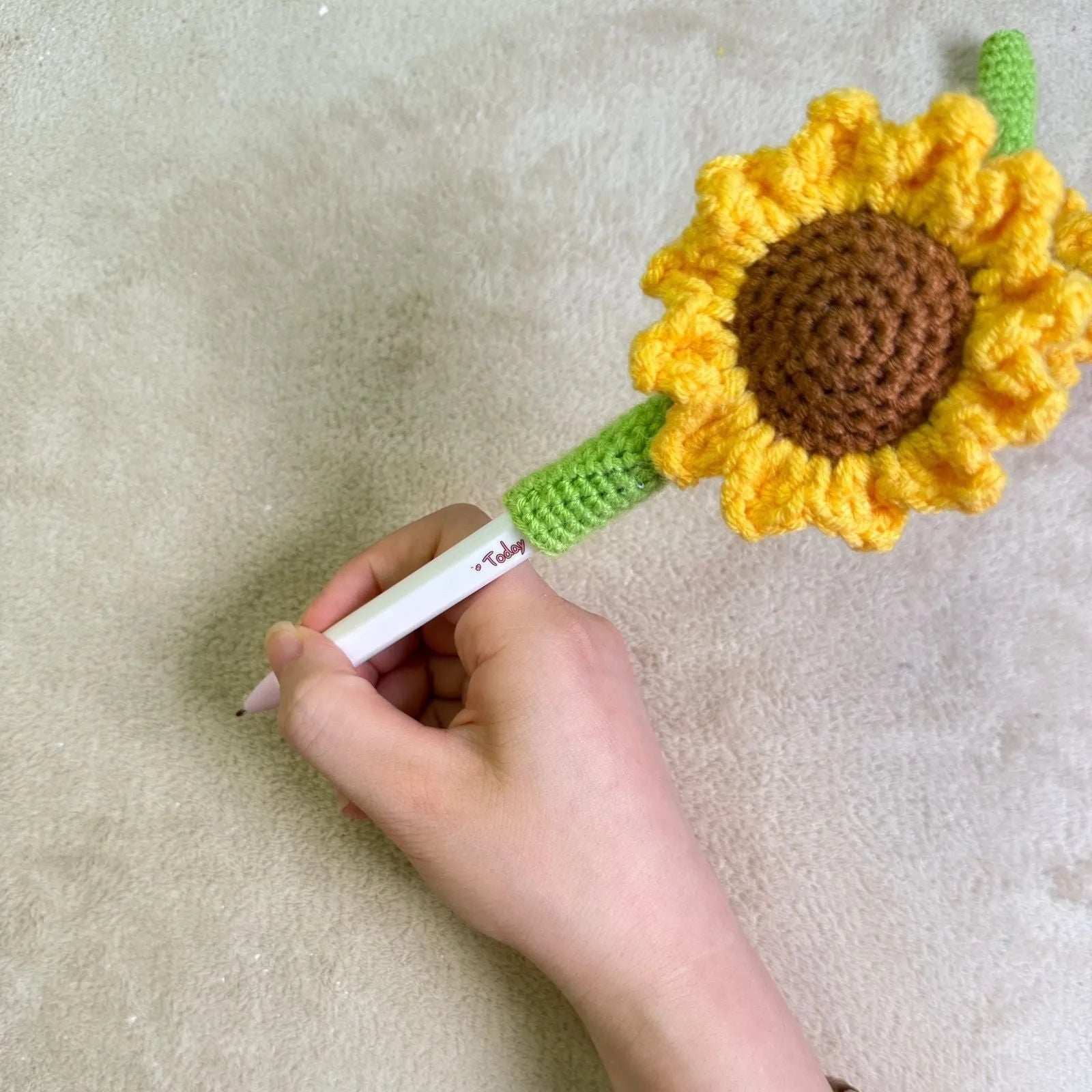 Hand-woven sunflower pen cover for teachers with crochet construction