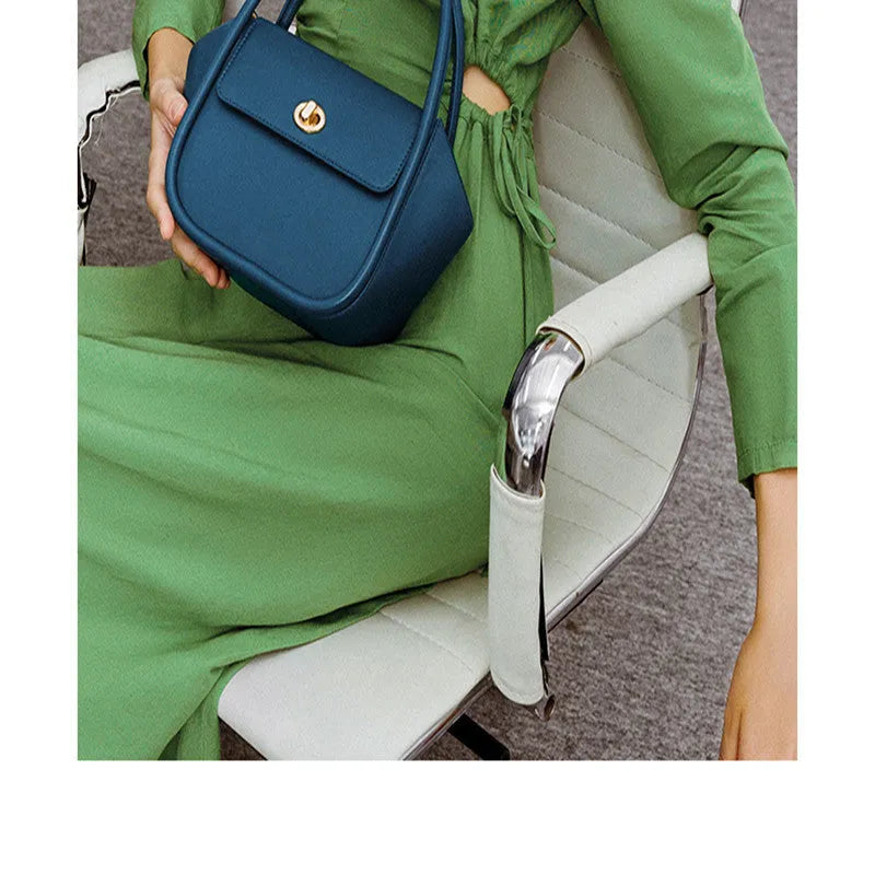Women's leather wing tote bag in cow leather with buckle detail and cross-body strap