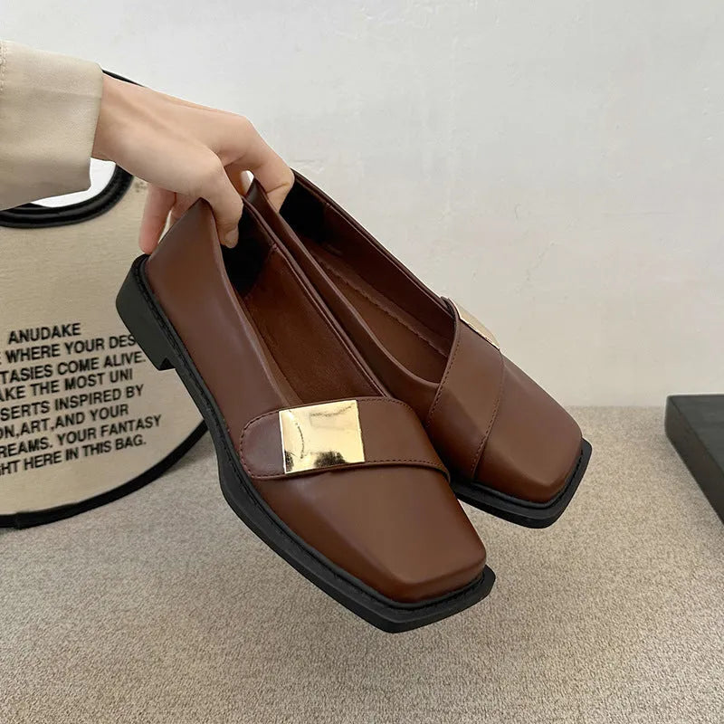 Women's square toe flat-heeled loafers with metal buckle in artificial leather