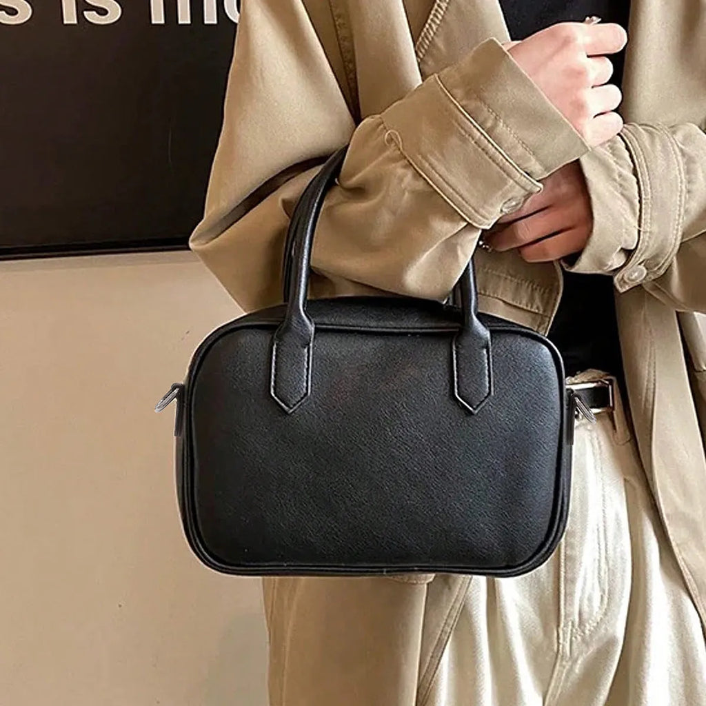 Retro square shoulder messenger bag in medium-soft PU leather with adjustable single strap