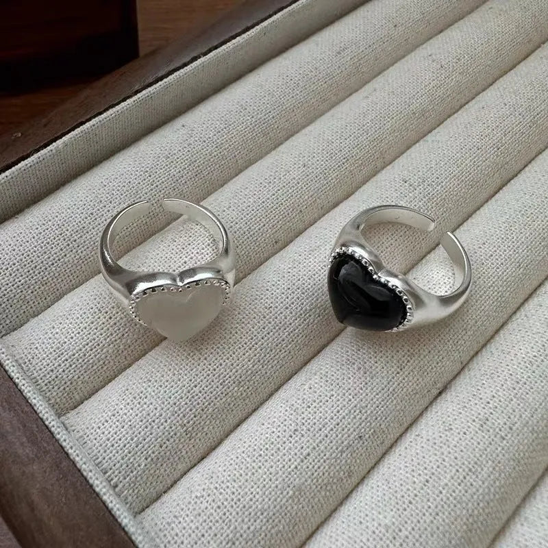 S925 sterling silver ring with heart-shaped black agate and adjustable opening