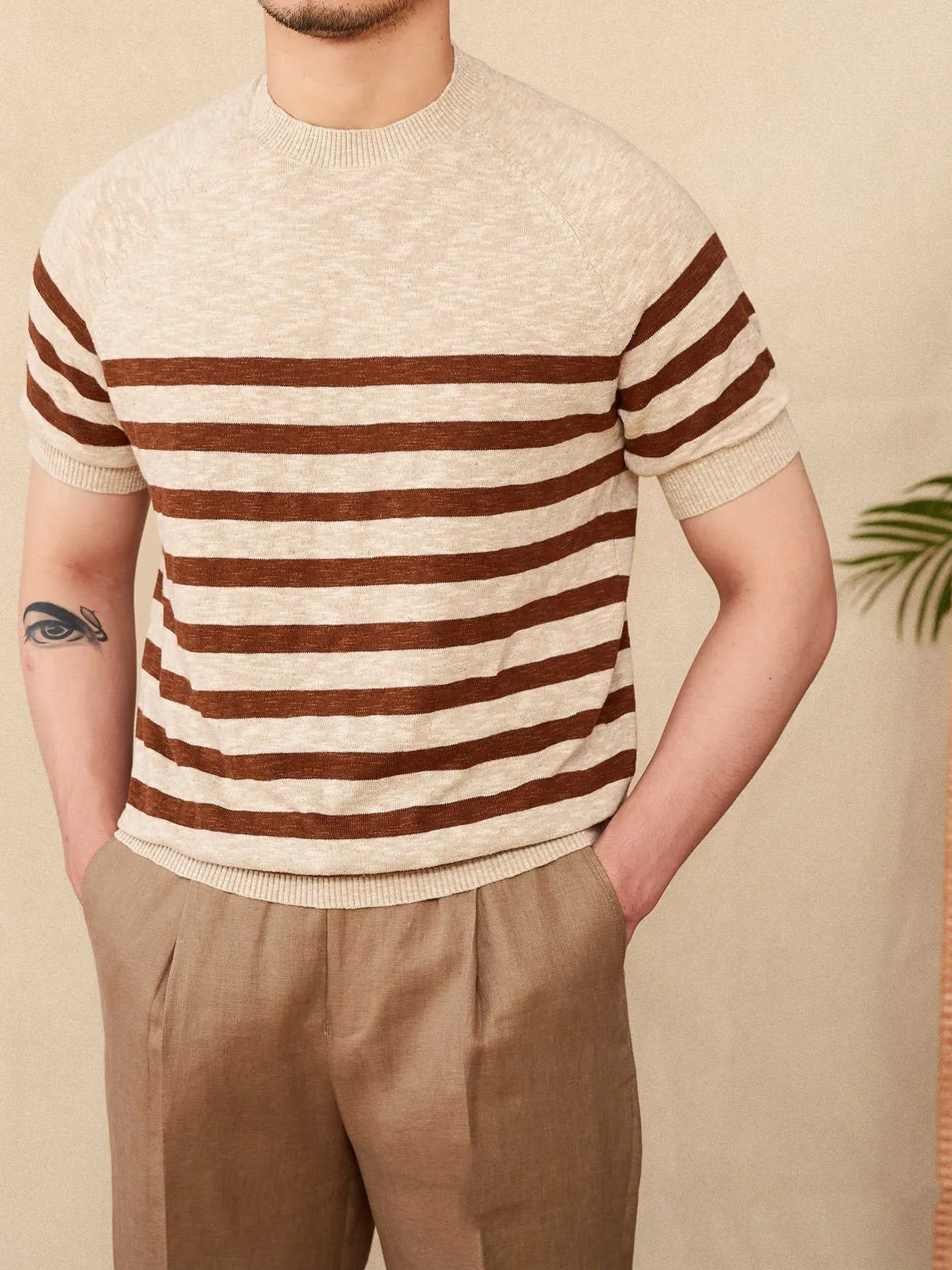 Men's striped linen cotton blend short sleeve t-shirt in round neck design