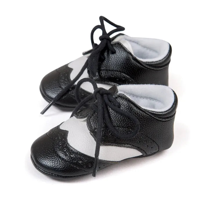 Vintage style soft-soled baby walking shoes in black, grey, light brown and white for infants 0-12 months