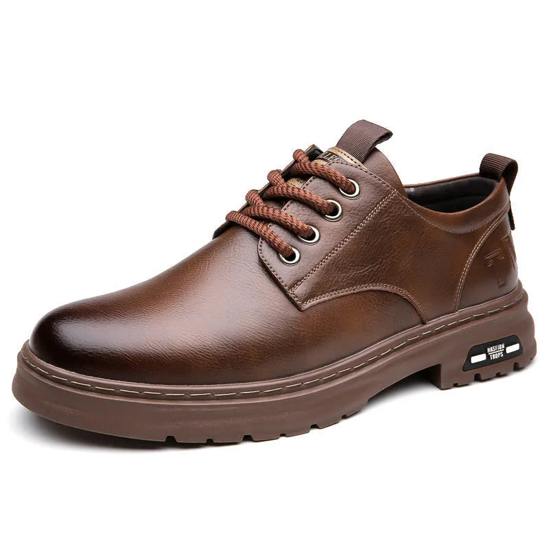 Retro outdoor men's casual shoes in black with artificial PU upper and leather sole