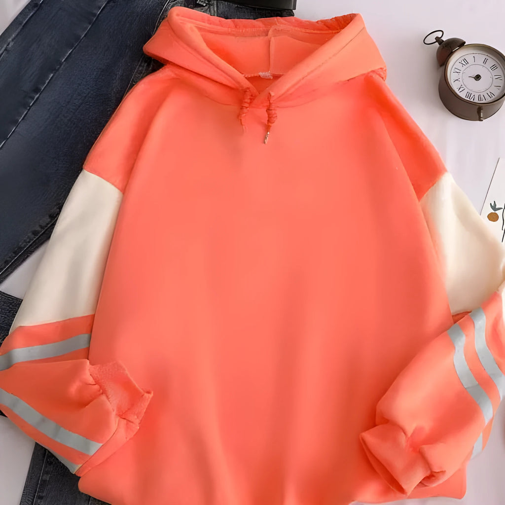 Loose fleece-lined hoodie in contrast colour combination with regular sleeves