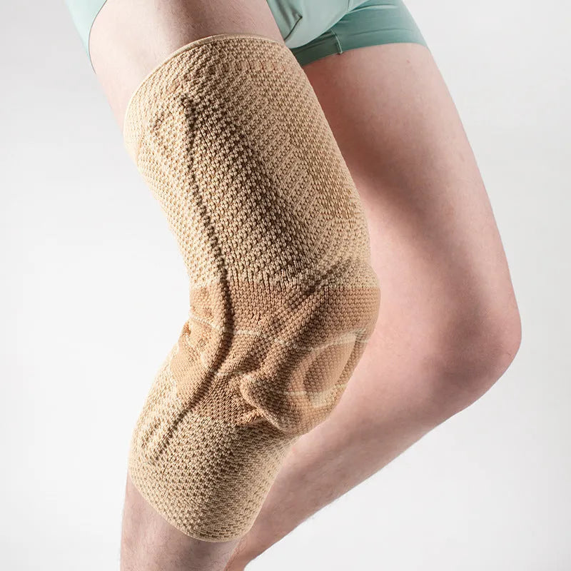 Adult basketball sports kneecaps in nylon-spandex material showing black and blue colour option