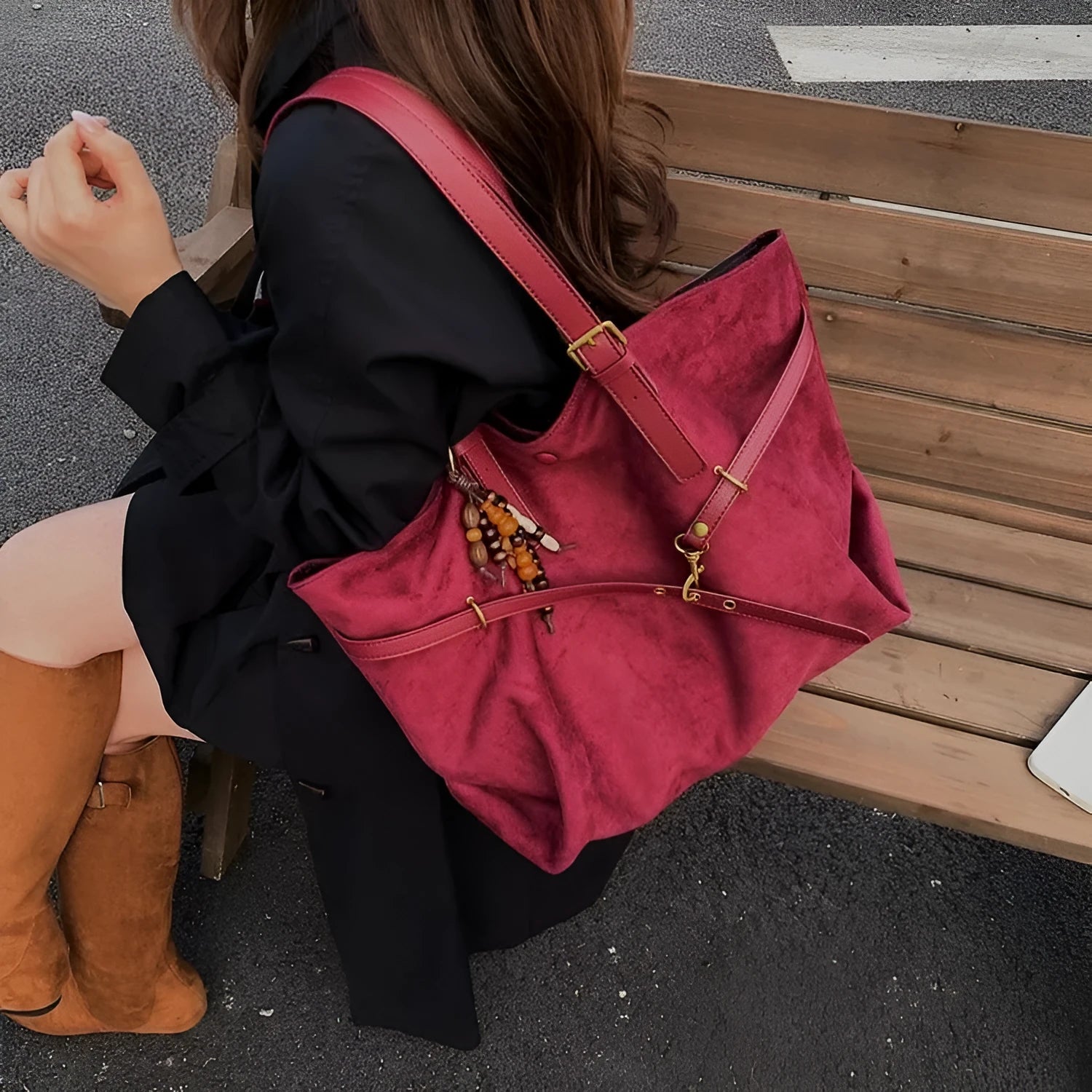 New retro fashion large capacity women's shoulder bag in PU leather with sewing thread detail and pendant