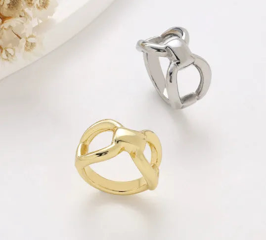 Women's titanium steel ring with butterfly geometric design and hollow bow construction in gold colour