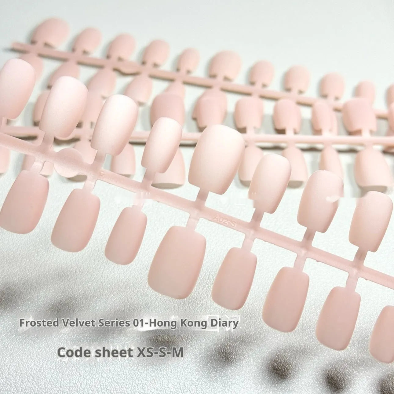 Set of frosted velvet false nails with Cat's Eye Aurora shine on a short ladder shape.