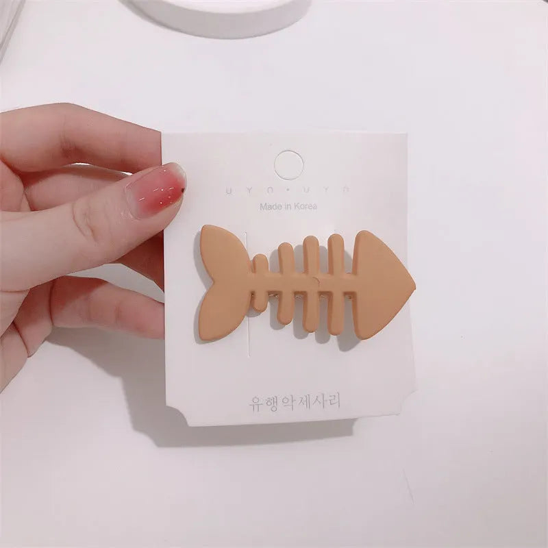 Minimalist fishbone pattern hair barrette with duckbill clip in a candy colour.