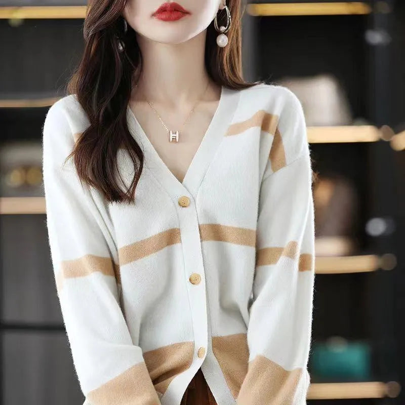 Women's 3D striped knitted cardigan with V-neck in black white colour option