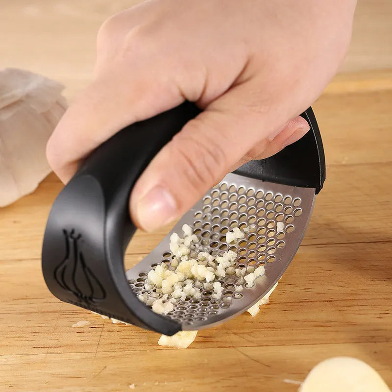 304 stainless steel garlic press with PP handles in four colour options measuring 11 by 7 centimetres