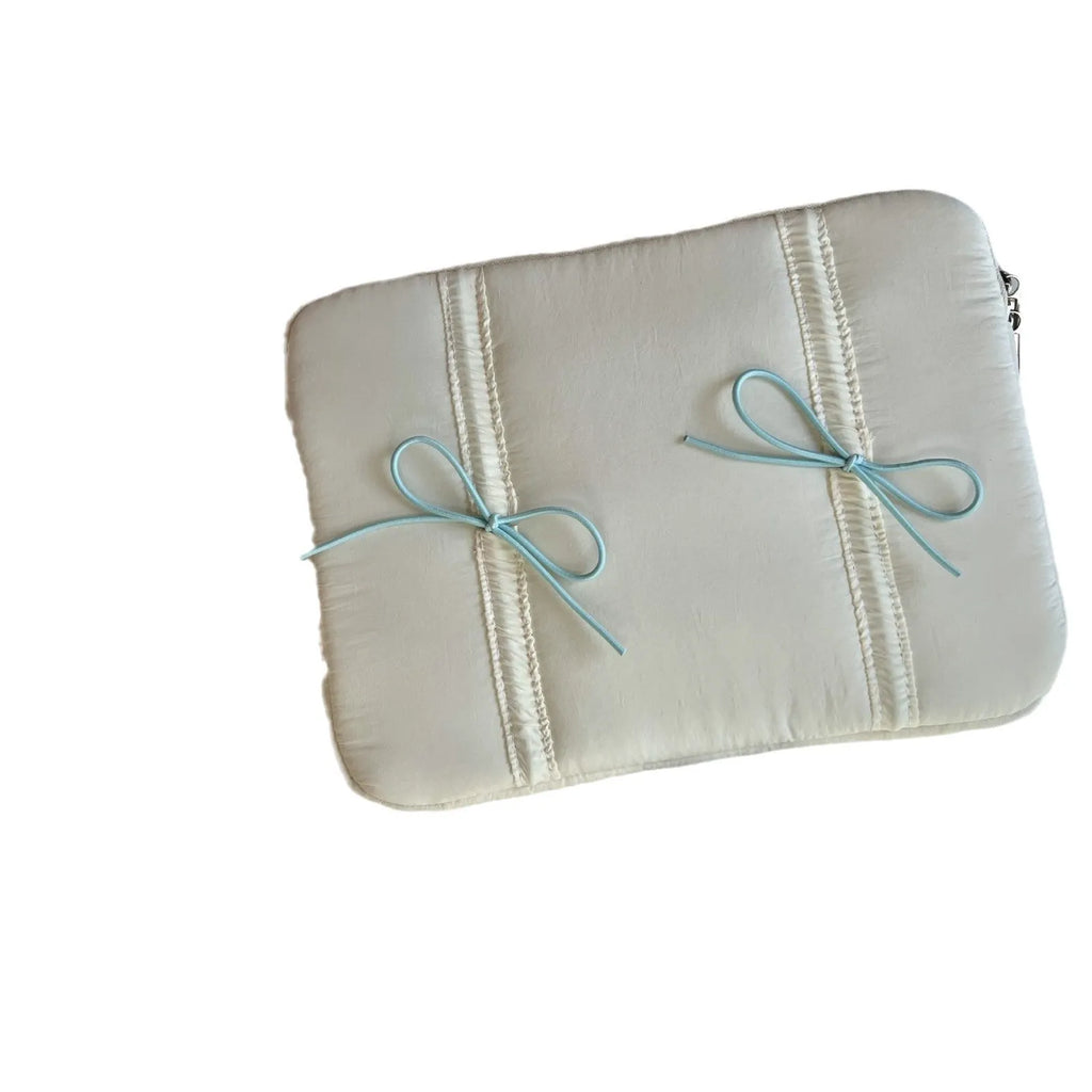 Tablet PC bag with elastic lace bow closure in black for 15-15.6 inch laptop