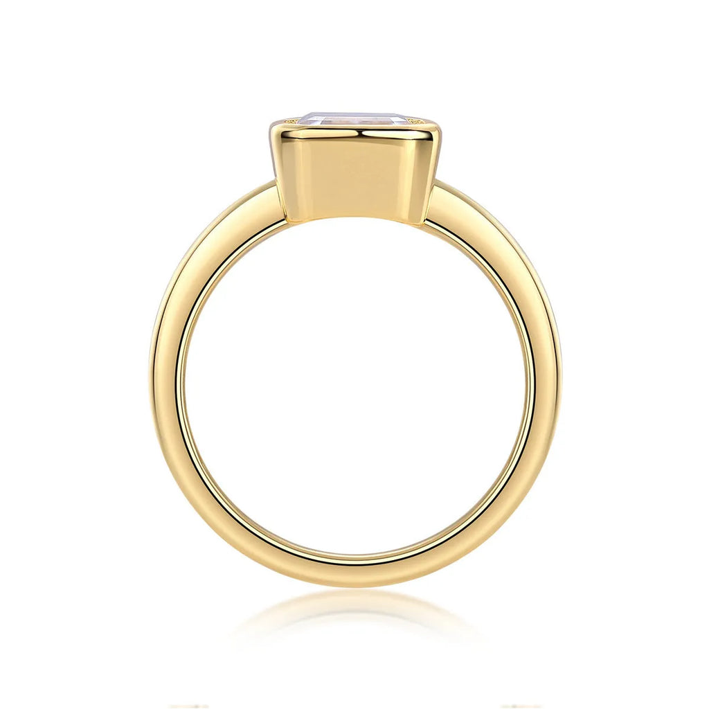 Silver geometric closed ring with inlaid moissanite stone in pagoda colour, unisex design