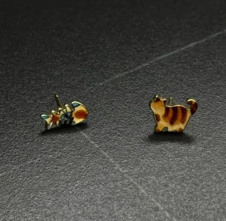 Galvanised geometric Chinese-style earrings with petal elements in zinc alloy