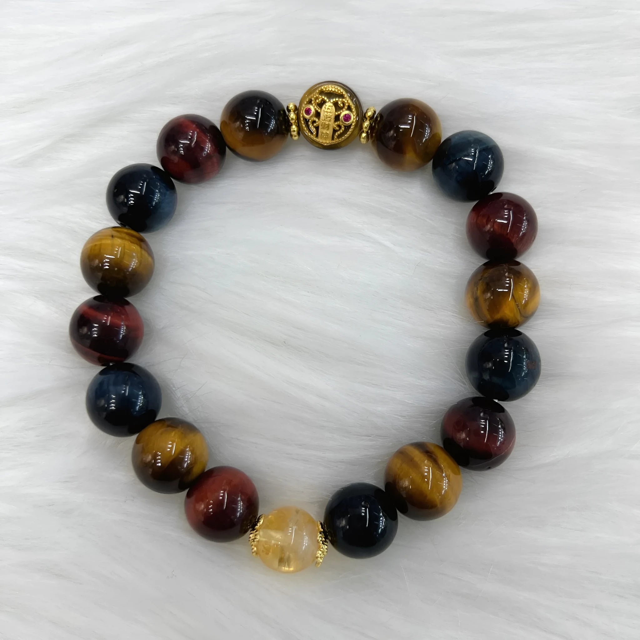 Natural Tiger Eye loose round bead bracelet on Maillard chain showing earthy banded stone patterns