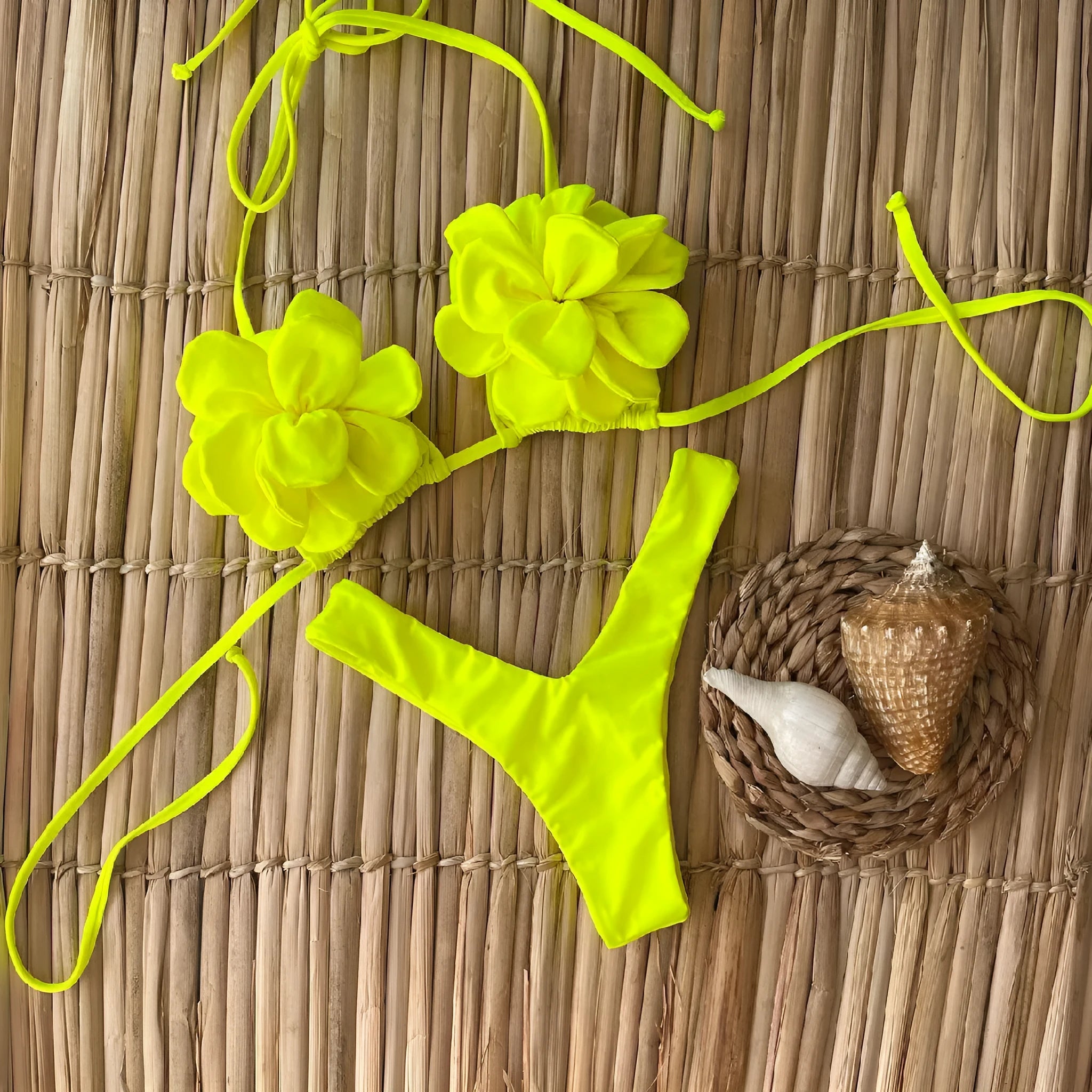 Three-point 3D flower low waist bikini swimsuit in solid colour with backless design