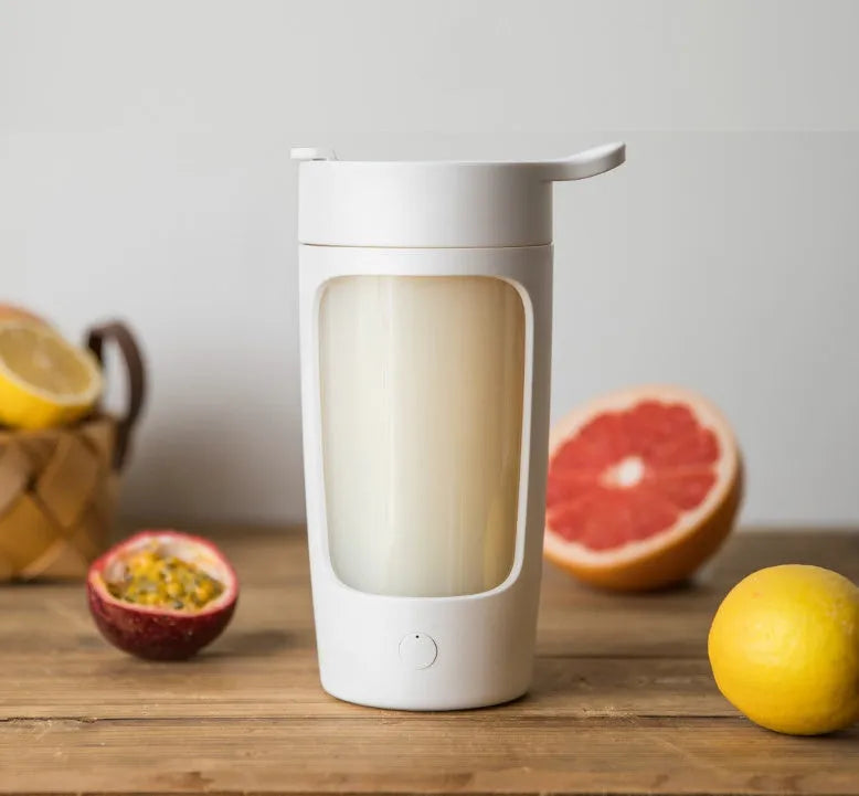 Portable USB blender cup in black, blue, pink or white with 650ml capacity