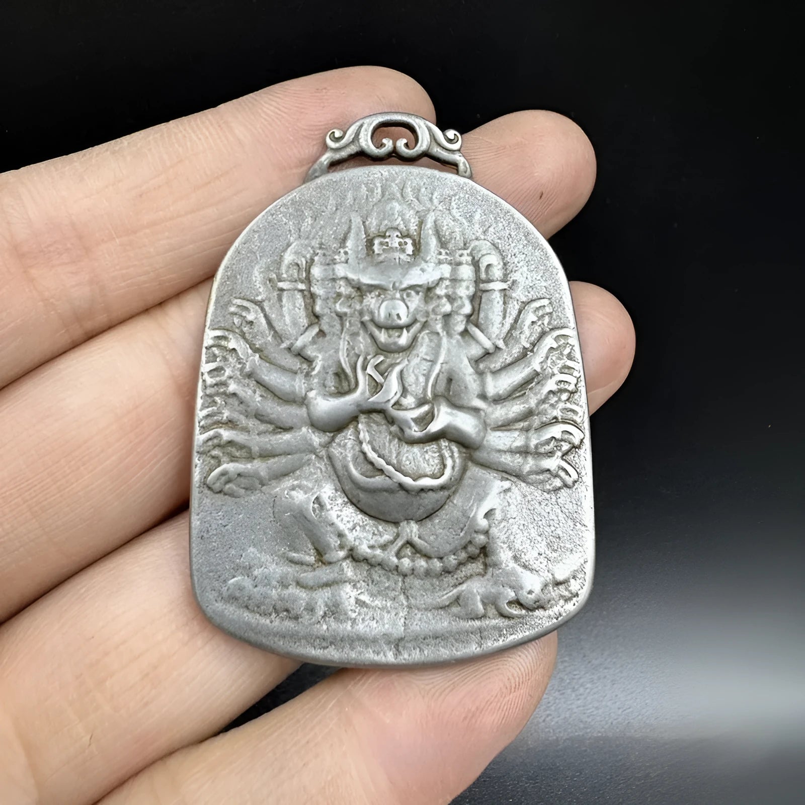 Antique Chinese style iron metal hanging pendant ornament with geometrical design
