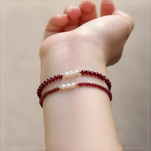 Adjustable women's bracelet with garnet and artificial pearl beads on wrist
