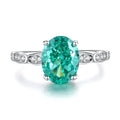 S925 sterling silver emerald ring with a geometric palaibahao high carbon diamond inlay on a woman's finger.
