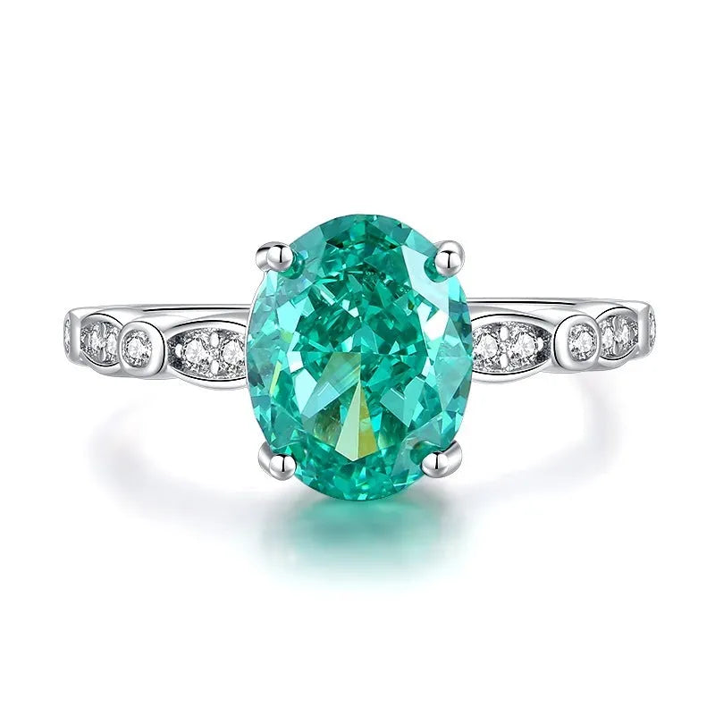 S925 sterling silver emerald ring with a geometric palaibahao high carbon diamond inlay on a woman's finger.