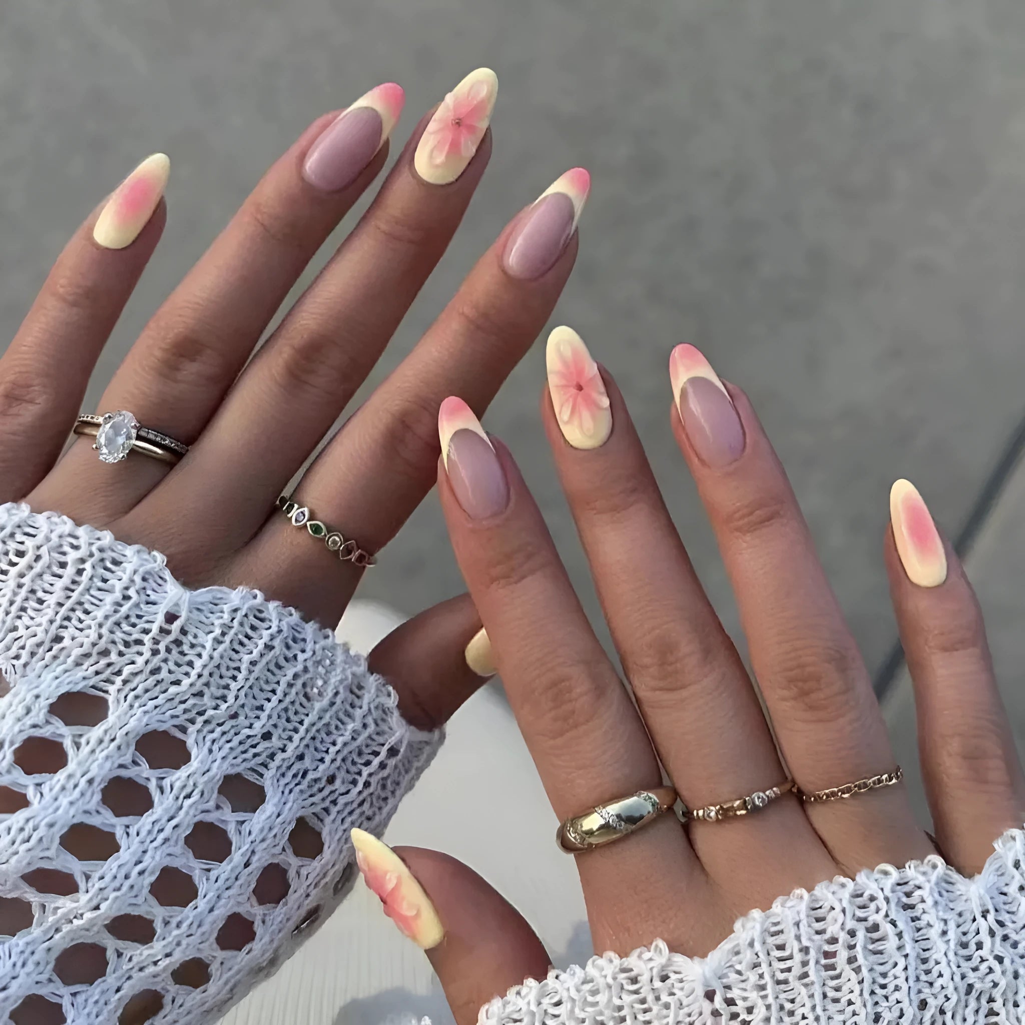 Plastic false nails wearable armour with 3D cartoon flower decoration, jelly glue, and filing strip