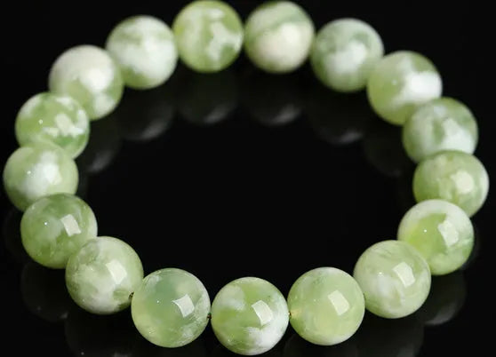 Green milk-in-water Xiuyan jade bracelet with polished finish and geometric unisex styling