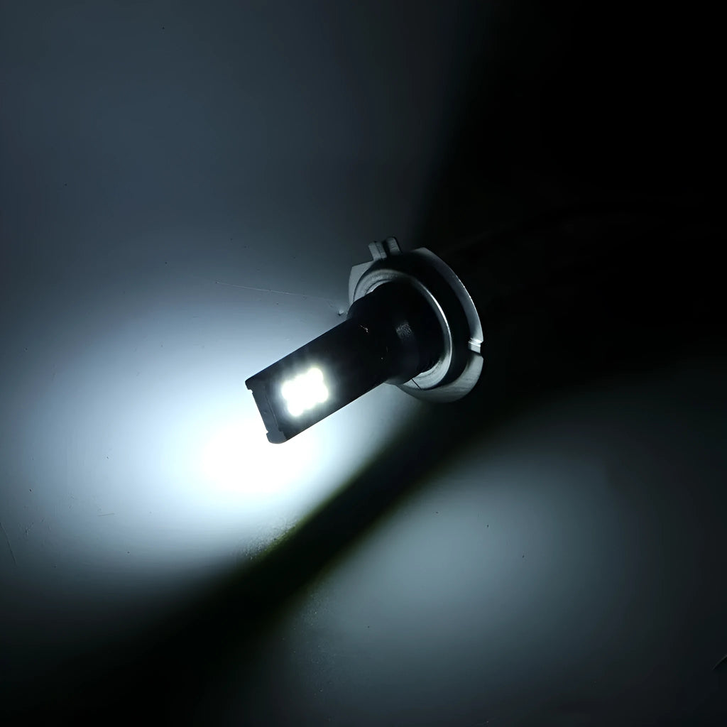 H7 110W LED fog light bulb with aluminium housing and 12 SMD LEDs.