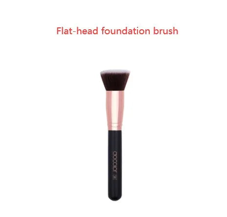 Set of four loose powder brushes in sizes A B C D with long handles
