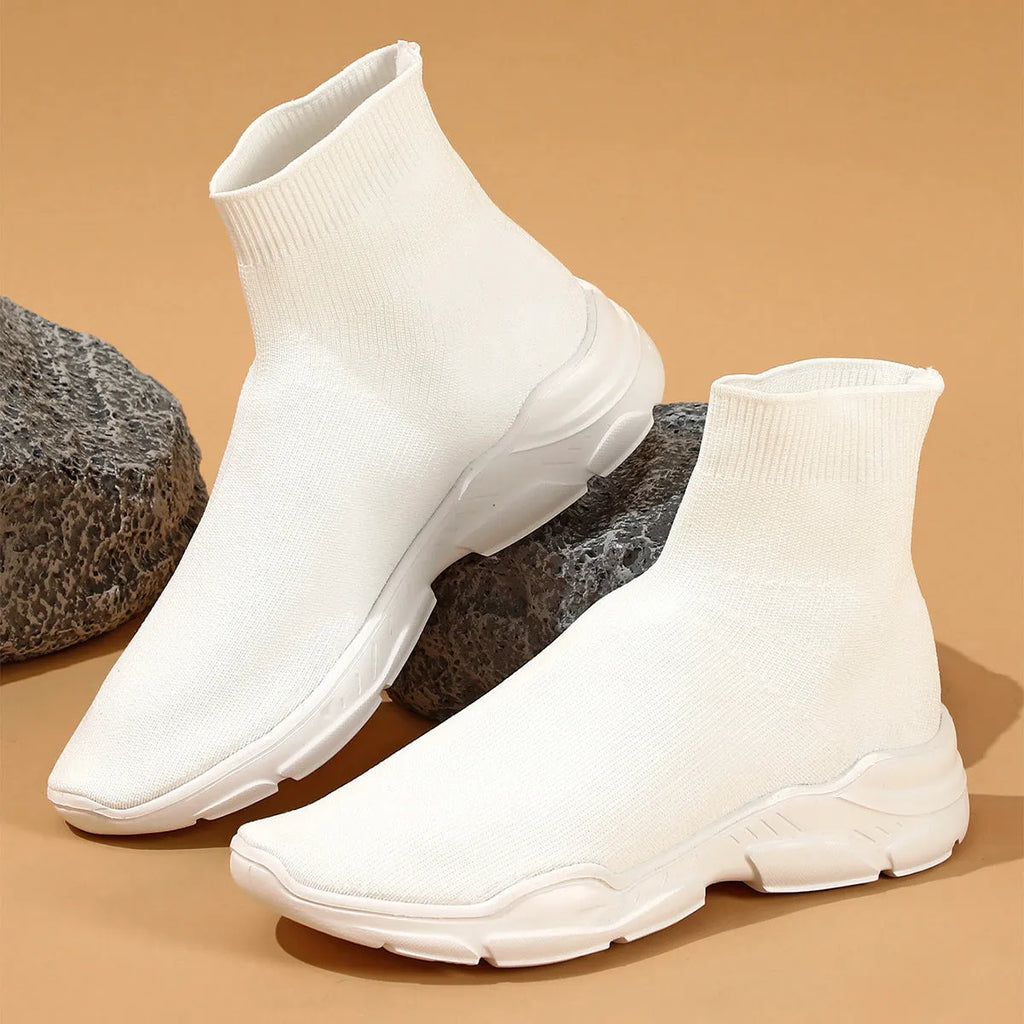 Thick-soled mid-top slip-on casual hiking shoes in black, fabric upper, round toe, cushioned sole