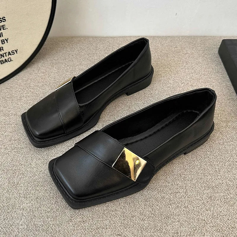 Women's square toe flat-heeled loafers with metal buckle in artificial leather