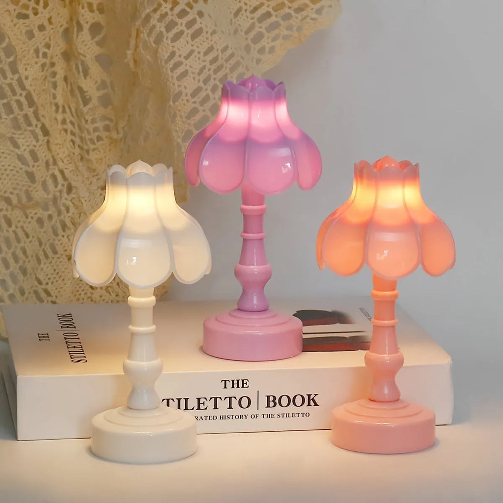 Retro pagoda-shaped night lamp in light purple colour with geometric design and built-in battery