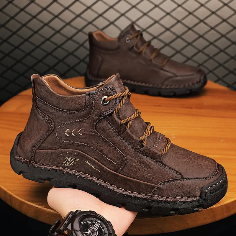 Men's fleece-lined mid-top PU leather casual shoes in black with non-slip stitched sole