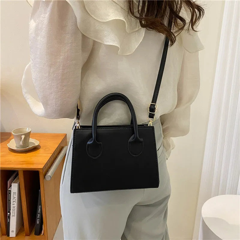Retro casual square shoulder bag for women in horizontal shape with single strap and internal document pocket