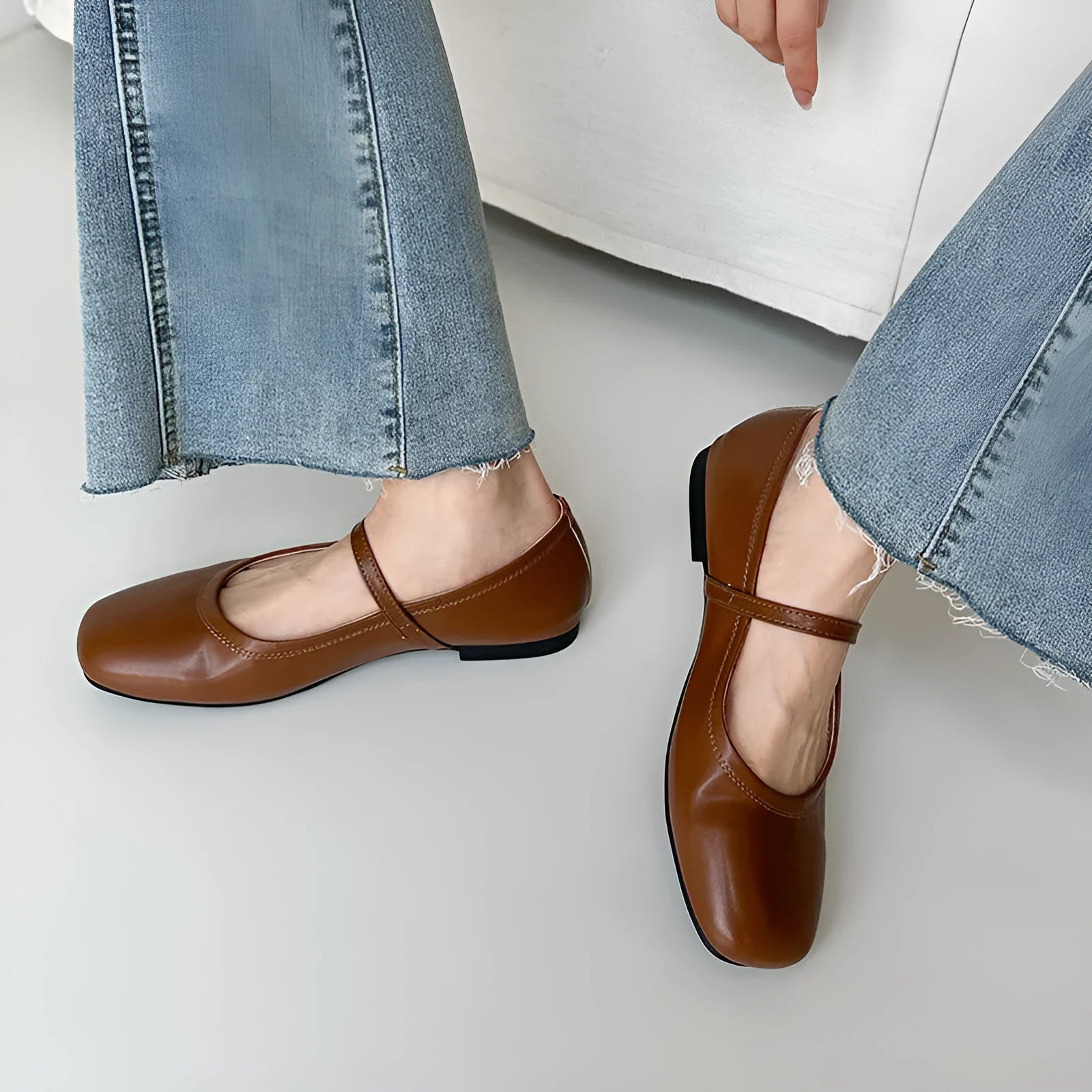 Retro Mary Jane flat shoes in sheepskin with round toe and flat rubber sole