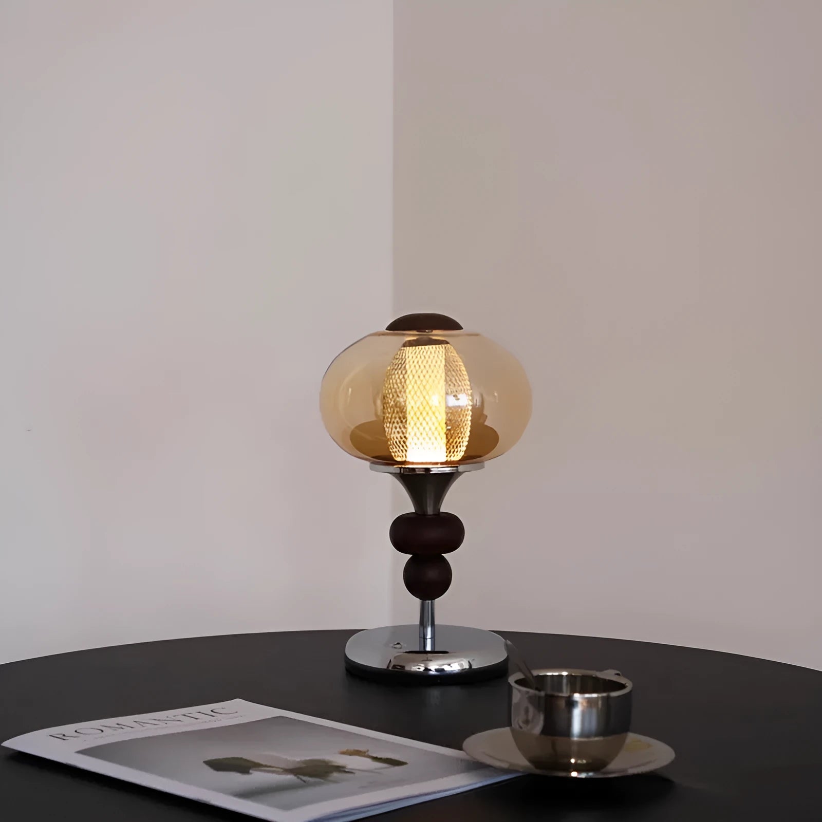 Solid wood palace-style table lamp with touch control and three colour lighting