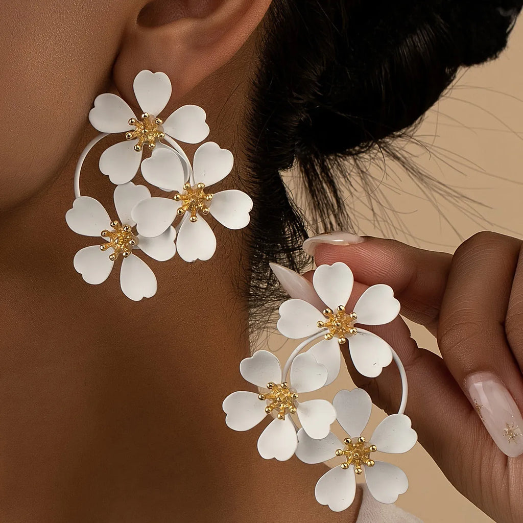 Retro floral earrings for women in iron with black or white baking varnish finish