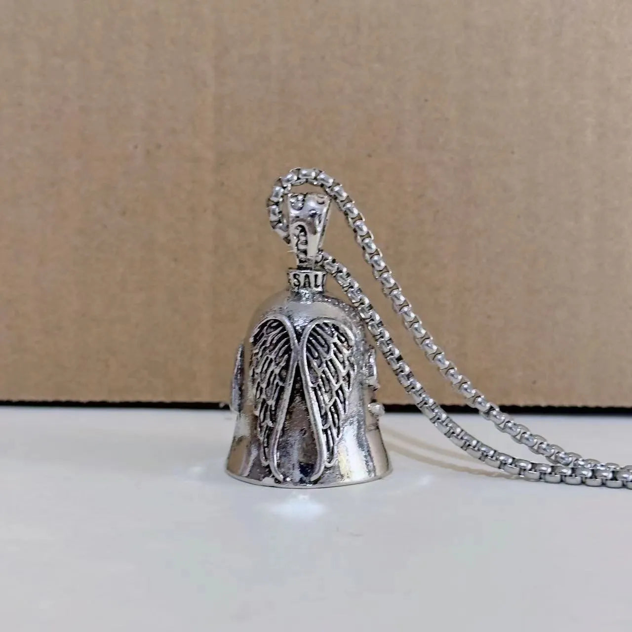 White vintage angel wings feather keychain and necklace set with electroplated finish