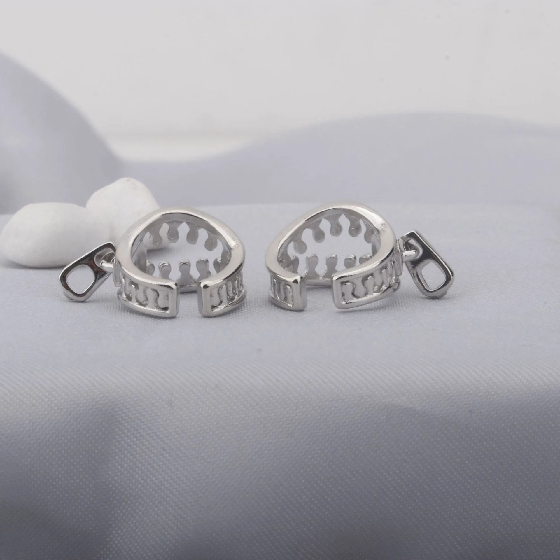 Copper geometric ear clip with line details and a zipper-style clip in colour ES862