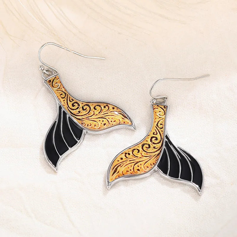 Women's retro fishtail earrings with whale design elements in white gold colour