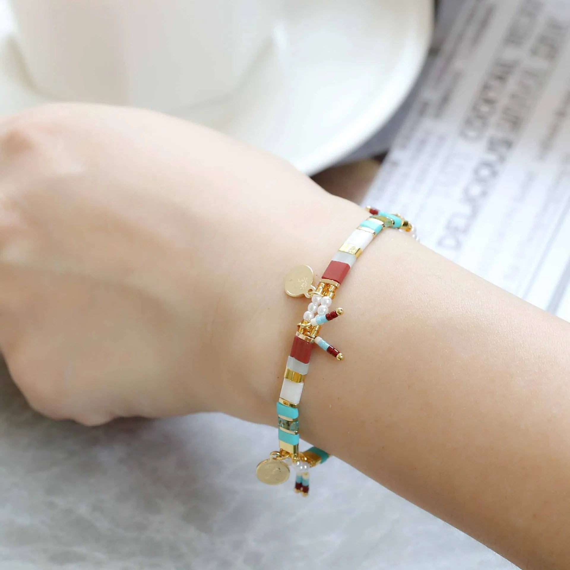 Handcrafted women's beaded bracelet with glass and imitation pearl elements in six colour styles