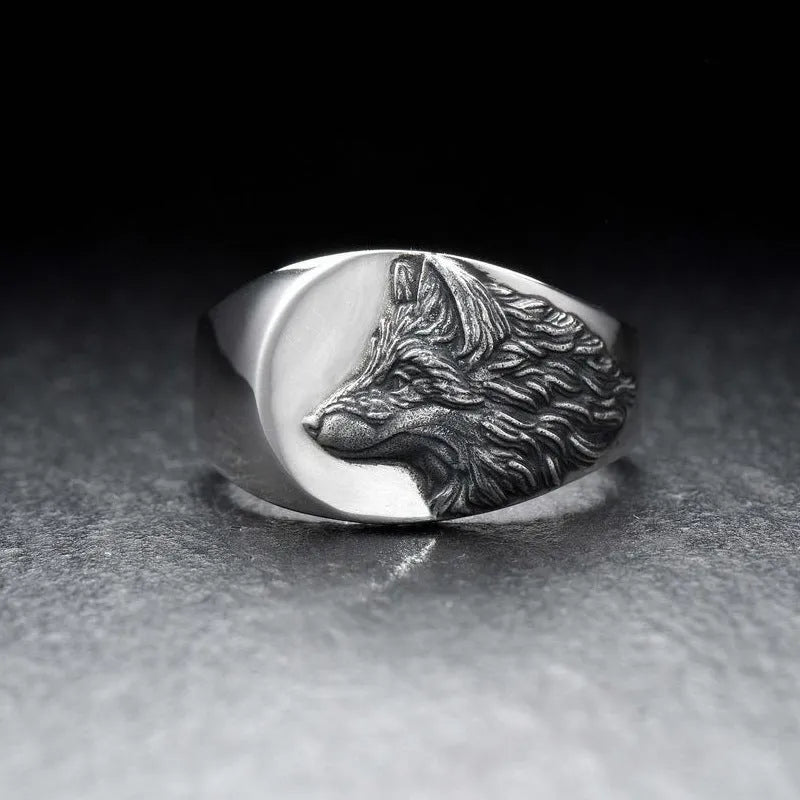 Men's geometric wolf head alloy ring in silver, showing detailed retro design on a solid metal band.